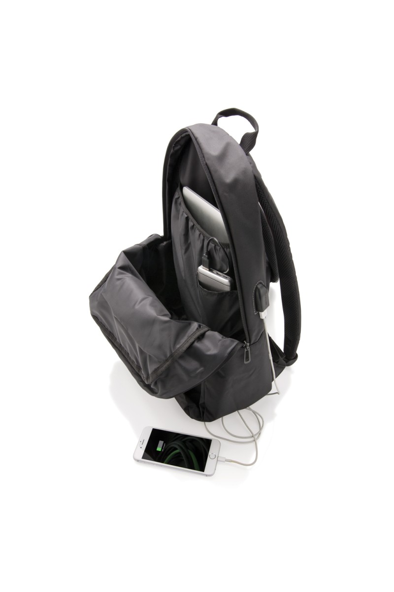 Power USB laptop backpack
