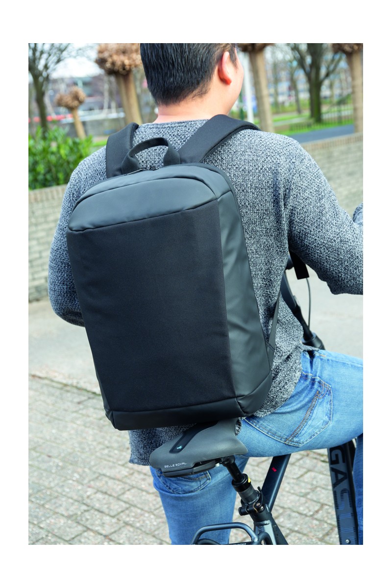 Rucsac antifurt pentru laptop Madrid USB, fara PVC