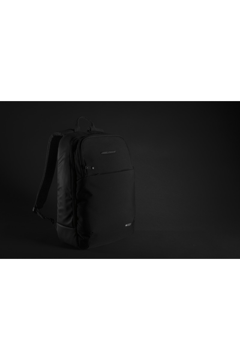 Swiss Peak laptop backpack with UV-C steriliser pocket
