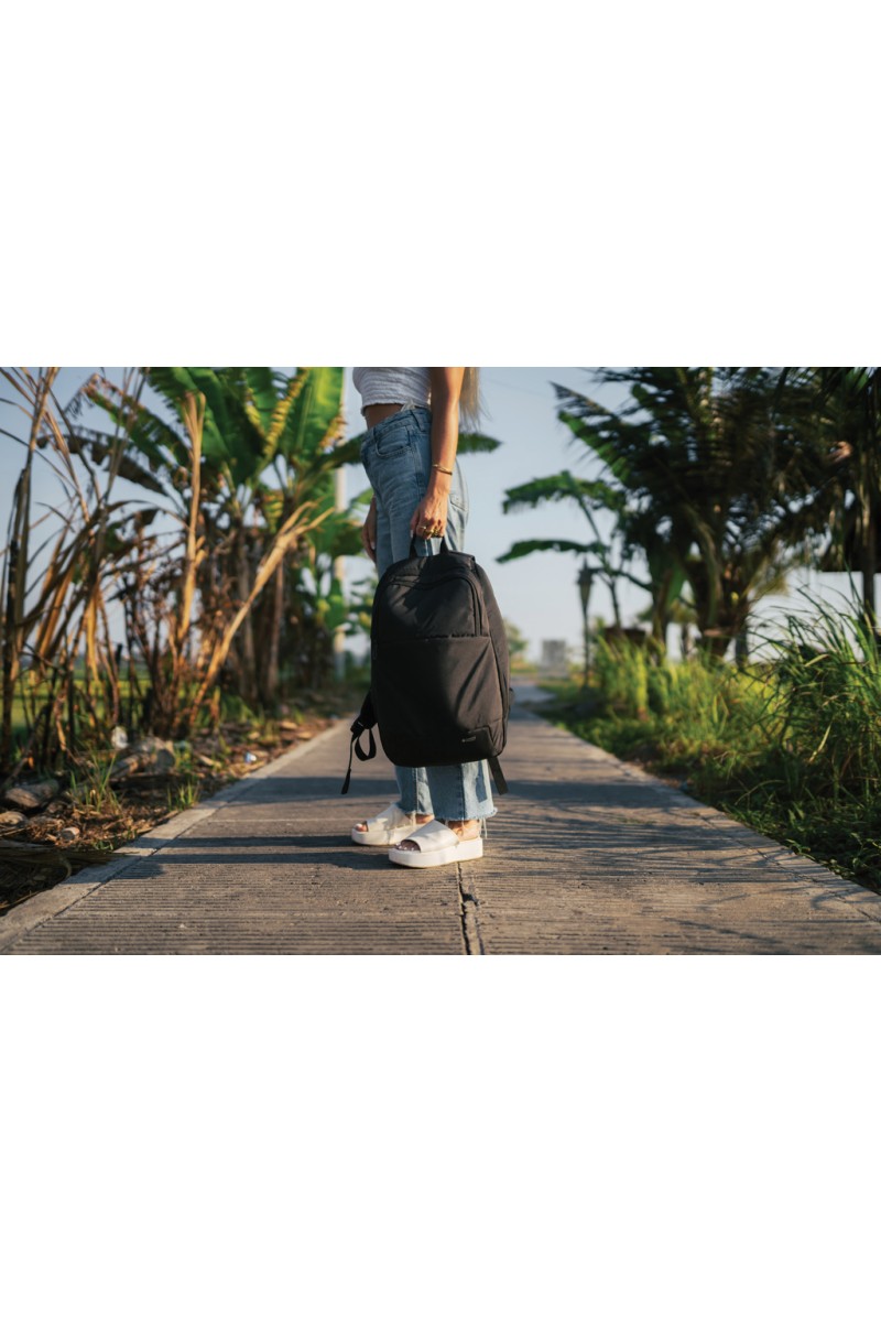 Swiss Peak AWARE™ modern 15.6" laptop backpack