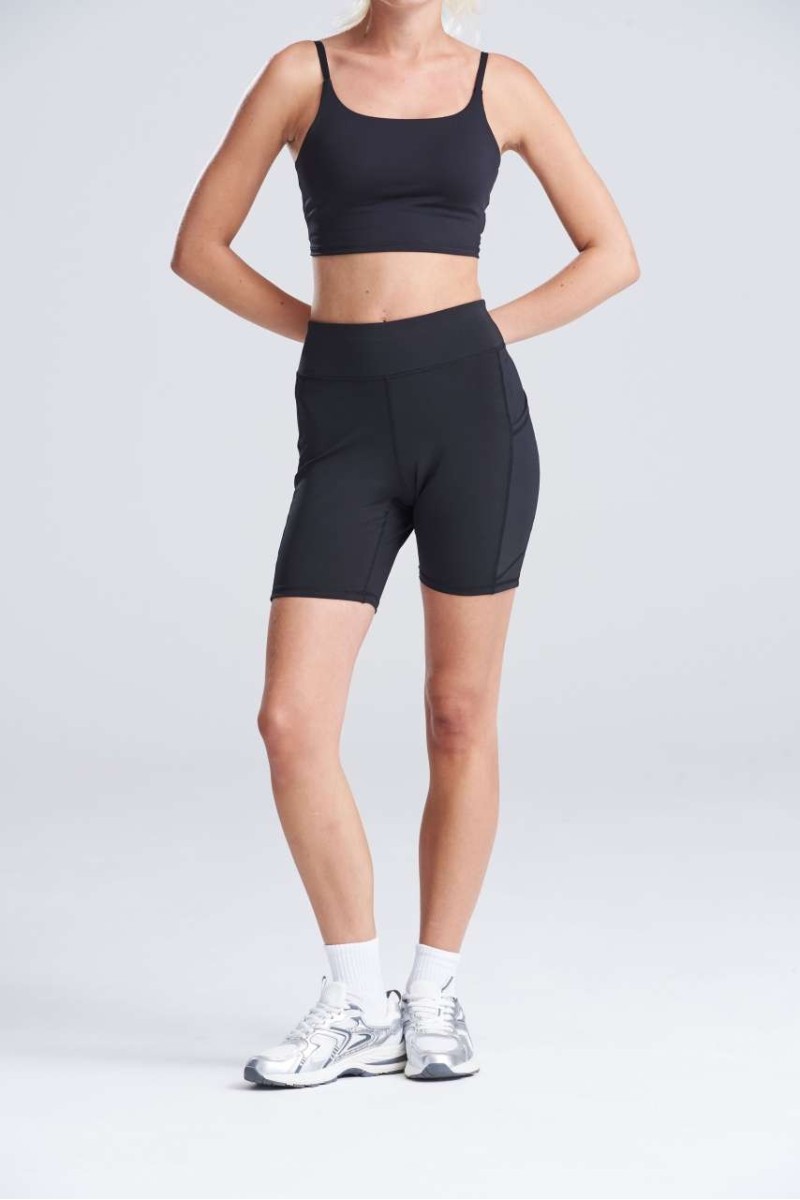 WOMEN'S RECYCLED TECH SHORTS